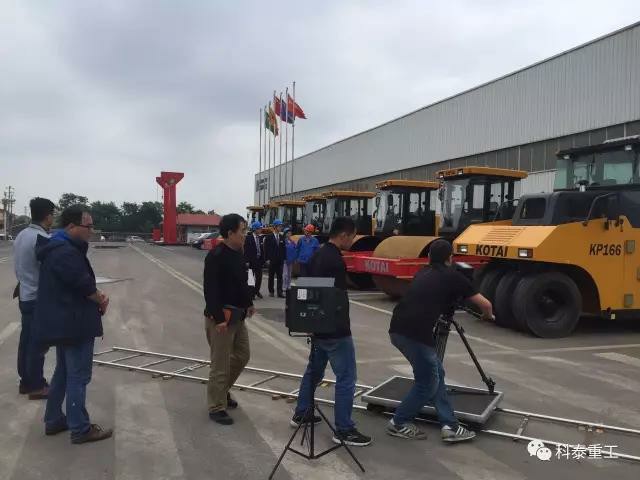 凝心聚力 团结拼搏---星空(中国)一站式服务官网重工举行2015员工拔河、跳绳比赛