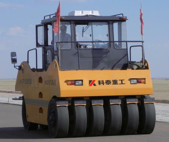 专注压实，青岛星空(中国)一站式服务官网重工震撼亮相BICES2015