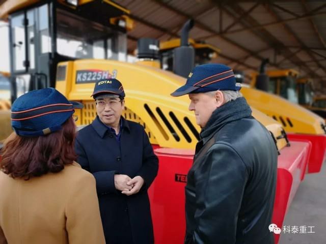 国外压路机企业发展现状